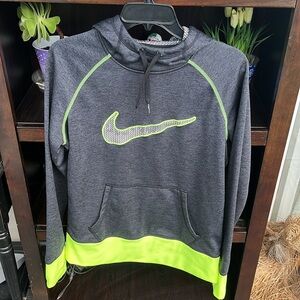 NWOT Nike Therma-Fit Hoodie Size M